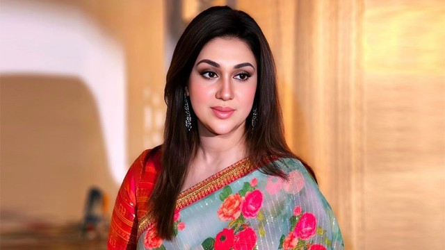 শাকিব খান অতীত! এক সিঙ্গাপুরবাসীর প্রেমে পড়লেন অভিনেত্রী অপু বিশ্বাস?