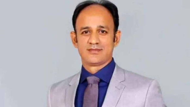কারাগারে জায়নামাজ তাসবি আর নামাজে দিন পার করছেন ব্যারিস্টার সুমন