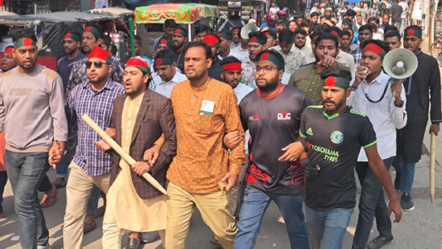 চাঁপাইনবাবগঞ্জে নিষিদ্ধ ঘোষিত আ.লীগের নাশকতা ঠেকাতে রাজপথে ছাত্রশিবির