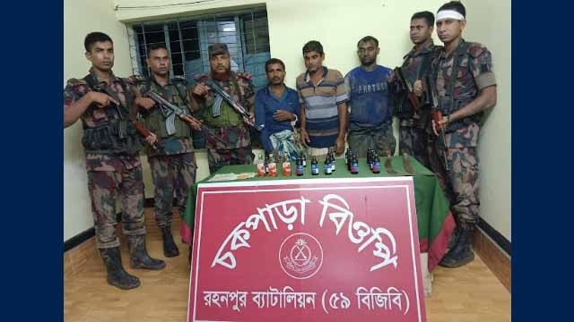 সীমান্তে চোরাকারবারিদের হামলায় বিজিবি সদস্য আহত, আটক ৩
