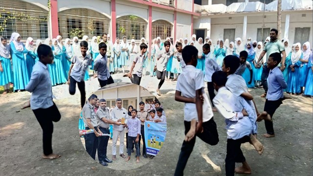 চাঁপাইনবাবগঞ্জে ঐতিহ্যবাহী মাদকবিরোধী মোরগ লড়াই অনুষ্ঠিত