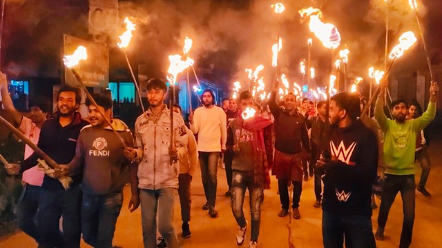 চাঁপাইনবাবগঞ্জ-২ আসনে প্রার্থী পরিবর্তনের দাবিতে মশাল মিছিল