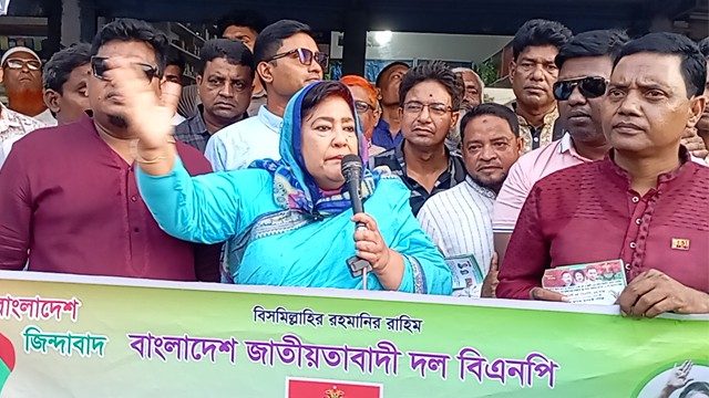 ইসলামের নামে রাজনীতি বন্ধ করতে হবে: পাপিয়া