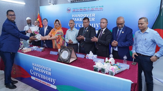বিসিসিসিআইয়ের নতুন কার্যনির্বাহী কমিটি দায়িত্ব গ্রহণে চাঁপাইনবাবগঞ্জের কৃতি সন্তান জিন্নাতুল ইসলাম